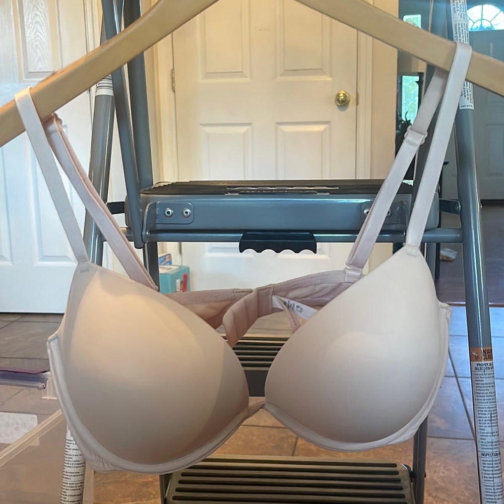 NEW Pink Victoria’s Secret Wear Everywhere Super push Up